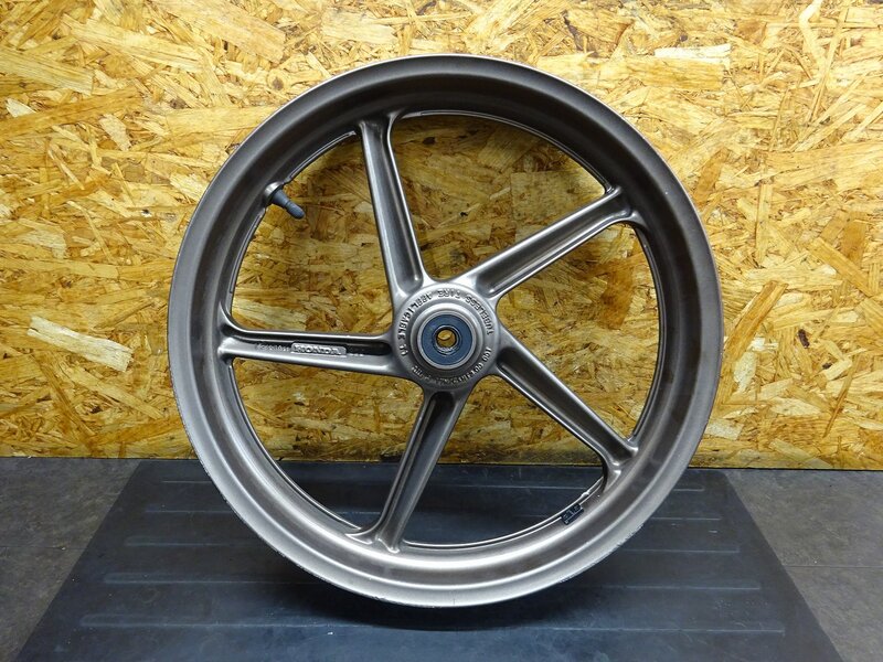 【251206】VTR250(MC33-1602)◆ フロントホイール 17×3.00 削れ/フレ/めくれ有 ジャンク！ 【Fi | 中古バイクパーツ通販・買取　ジャンクヤード鳥取　JunkYard