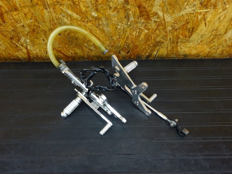 【251212】CBR250RR(MC22-1052)◇ 社外バックステップセット メインステップ シフトペダル ブレーキペダル マスター Φ14 加工有 【規制前 | 中古バイクパーツ通販・買取　ジャンクヤード鳥取　JunkYard