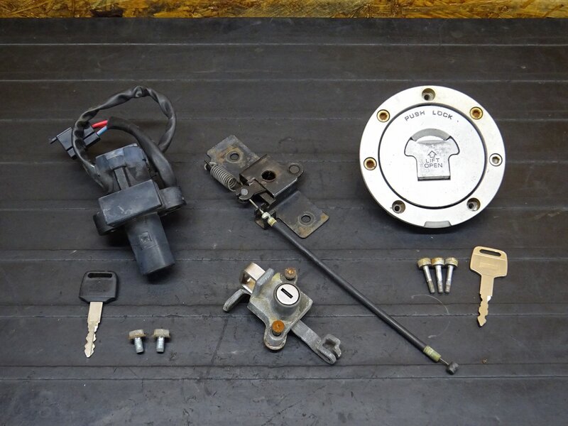 【251213】ブロス400(NC25-1100)◆ キーセット メインキー イグニッションキー タンクキャップ シートロック 【BROS ブロス650 | 中古バイクパーツ通販・買取　ジャンクヤード鳥取　JunkYard