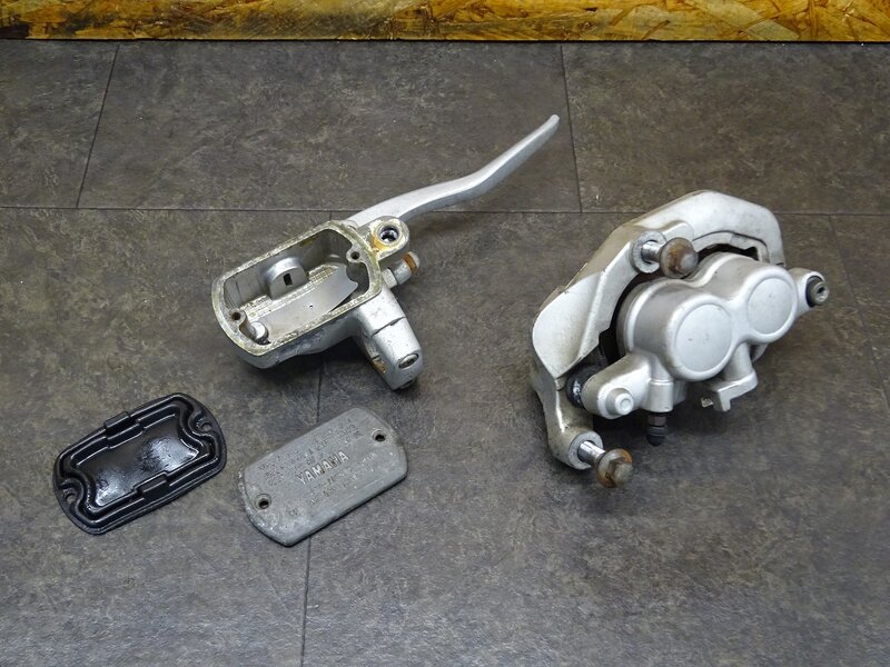 【251232】ドラッグスター400(4TR-109)◆ フロントブレーキセット フロントブレーキキャリパー マスターシリンダー 固着有 ジャンク！ | 中古バイクパーツ通販・買取　ジャンクヤード鳥取　JunkYard