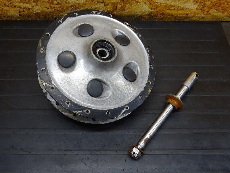 【251234】SR400(1JR-254)◆ フロントホイールハブ フロントアクスルシャフト 塗装付着有 【検:SR500 1JN 2J2 2H6 | 中古バイクパーツ通販・買取　ジャンクヤード鳥取　JunkYard