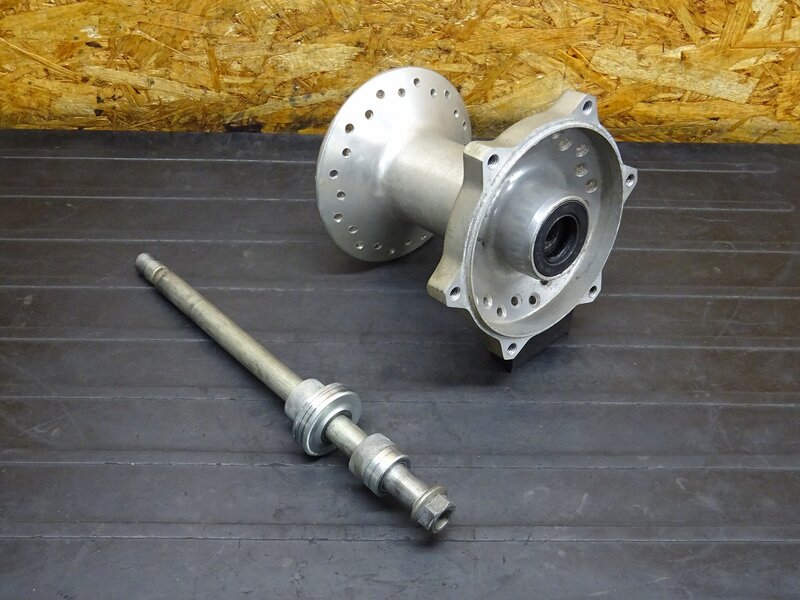 【260113】ドラッグスター400C(VH01J-028)◆ フロントホイールハブ フロントアクスルシャフト 【クラシック イモビ付 | 中古バイクパーツ通販・買取　ジャンクヤード鳥取　JunkYard