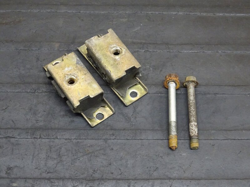 【260202】SR400(1JR-334)◆ シートステー マウントラバー シートブッシュ ブラケット ダンパー 【検:SR500 1JN 2J2 2H6 | 中古バイクパーツ通販・買取　ジャンクヤード鳥取　JunkYard