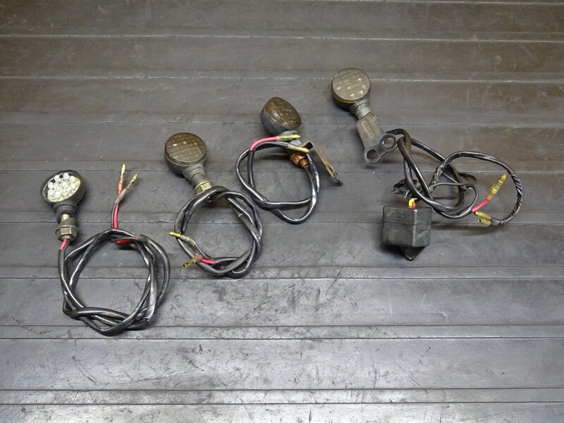 【260207】CRM250R(MD24-1405)◆ 社外ウインカー フロント/リアウインカー ウィンカー LED ウインカーリレー DRC 割れ有 | 中古バイクパーツ通販・買取　ジャンクヤード鳥取　JunkYard