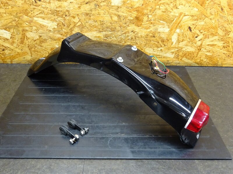 【260212】GB250クラブマン(MC10-170)◆ 社外リアフェンダー FRP テールランプ ウインカーステー K&H?? ケイアンドエイチ?? 【5型 最終型 | 中古バイクパーツ通販・買取　ジャンクヤード鳥取　JunkYard