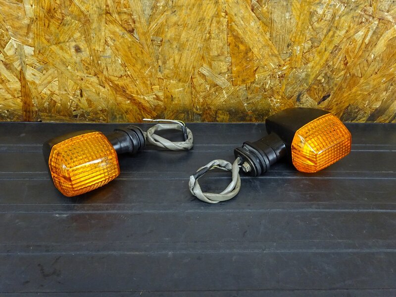 【260305】ZRX1100(ZRT10C-016)◇ リアウインカー左右セット ウィンカー 削れ有 【検:ZRX1200 | 中古バイクパーツ通販・買取　ジャンクヤード鳥取　JunkYard