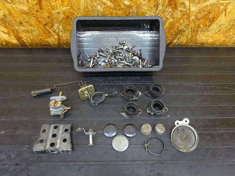 【260312】ゼファー400(ZR400C-094)◇ ボルトセット インシュレーター 燃料コック 燃料センサー ステー ホーン 【C5 | 中古バイクパーツ通販・買取　ジャンクヤード鳥取　JunkYard