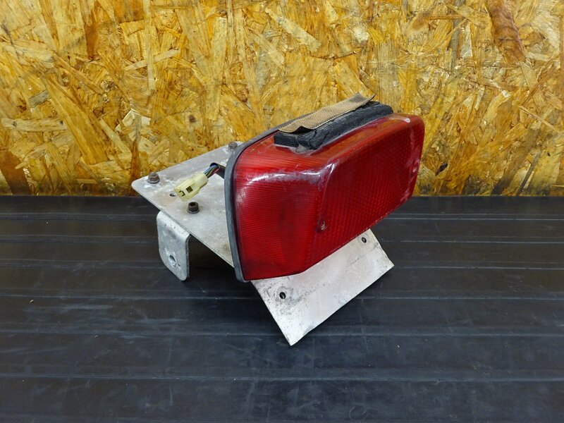 【260312】ゼファー400(ZR400C-094)◇ 社外フェンダーレス フェンレス テールランプ ブレーキランプ 配線加工/曲がり有 【C5 | 中古バイクパーツ通販・買取　ジャンクヤード鳥取　JunkYard