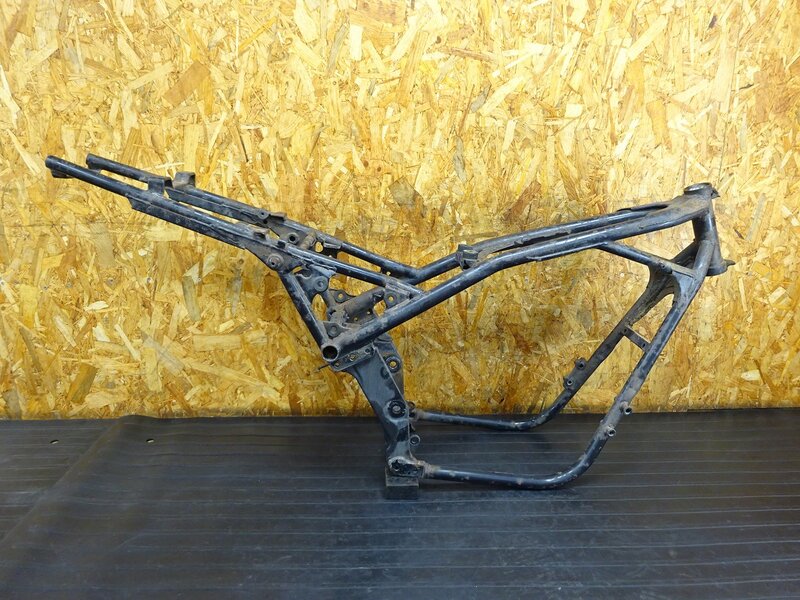 【260312】ゼファー400(ZR400C-094)◇ 中古フレーム メインフレーム 書付?? 検査記録事項等証明書付 錆有 【C5 | 中古バイクパーツ通販・買取　ジャンクヤード鳥取　JunkYard