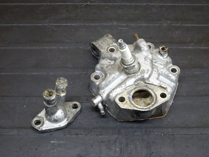 【260314】CRM250AR(MD32-1000)◆ シリンダーヘッドカバー エンジンカバー 色塗り有 ※エンジンパーツ 【検索：CRM250R MD24 | 中古バイクパーツ通販・買取　ジャンクヤード鳥取　JunkYard