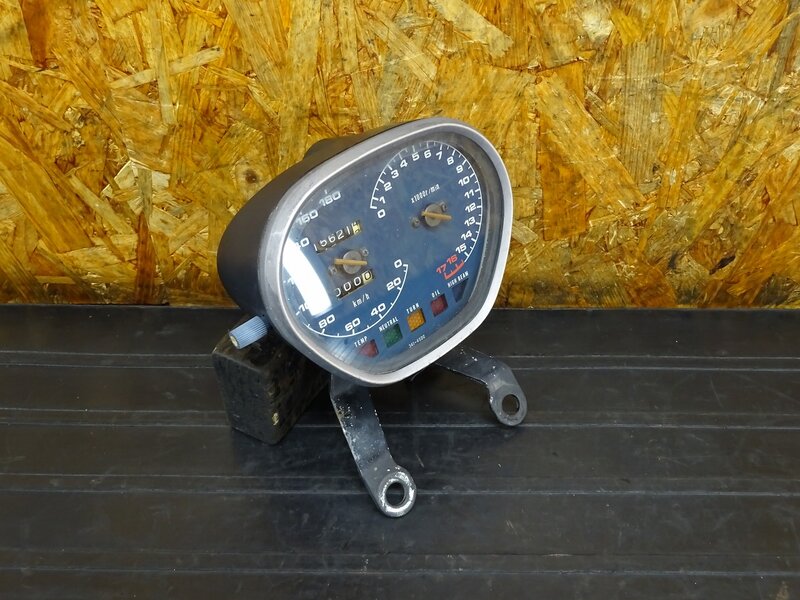 【260313】GSX250S(GJ76A-103)◇ スピードメーター タコメーター インジケーターランプ 15621km 針折れ有 【刀 カタナ | 中古バイクパーツ通販・買取　ジャンクヤード鳥取　JunkYard