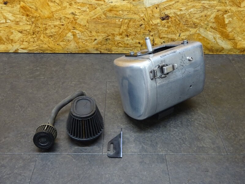 【250515】GB250クラブマン(MC10-1304)◆ 社外バッテリーボックス 電装ボックス/ケース WM？ 腐食/削れ有 【4型 | 中古バイクパーツ通販・買取　ジャンクヤード鳥取　JunkYard