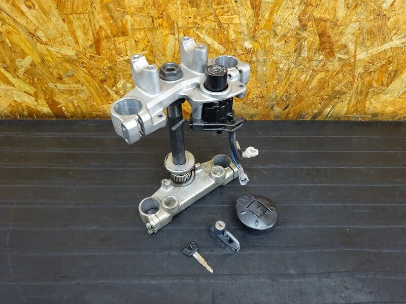 【250527】セロー250(DG17J-001)◇ キーセット メインキー タンクキャップ ヘルメットホルダー ステム トップブリッジ 【SEROW FI XT250X | 中古バイクパーツ通販・買取　ジャンクヤード鳥取　JunkYard
