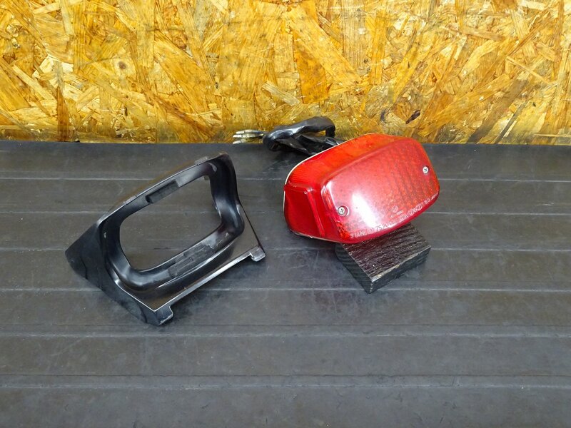 【250607】V-MAX1200◇ テールランプ ブレーキランプ カバー 割れ有 【VMAX 前期 | 中古バイクパーツ通販・買取　ジャンクヤード鳥取　JunkYard