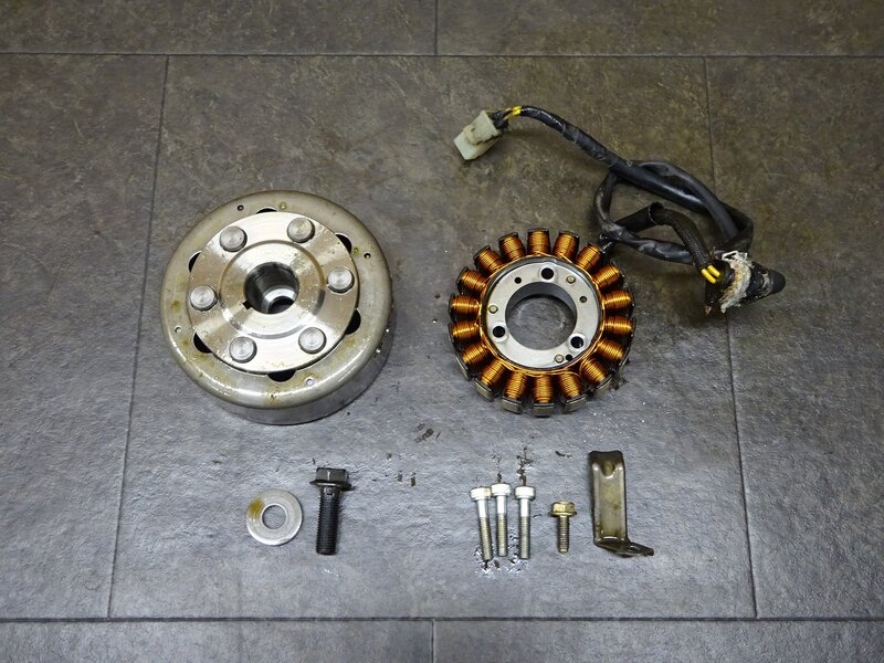 【250605】ホーネット250(MC31-1301)◆ ジェネレーターセット フライホイール ※エンジンパーツ MC14E | 中古バイクパーツ通販・買取　ジャンクヤード鳥取　JunkYard