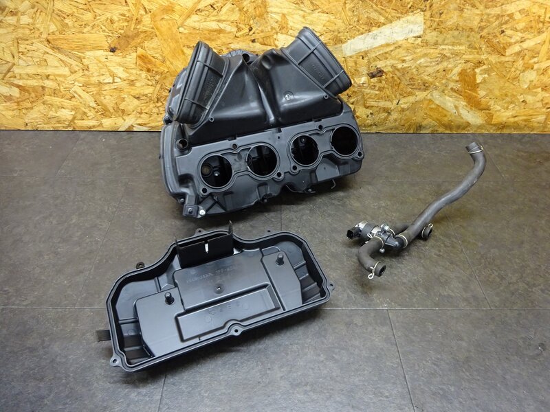 【250614】CBR1000RR SP(SC59-1600)◆ エアクリーナーボックス エアクリボックス エアクリ ブローバイ 変形/ボルト欠品有 【後期 | 中古バイクパーツ通販・買取　ジャンクヤード鳥取　JunkYard