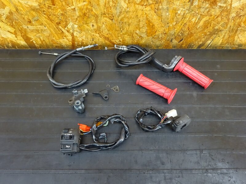 【250625】FTR223(MC34-1010)◇ ハンドルスイッチ左右セット スイッチボックス スロットルホルダー クラッチレバーホルダー | 中古バイクパーツ通販・買取　ジャンクヤード鳥取　JunkYard