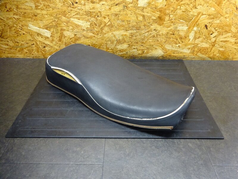 【250724】SR400(1JR-269)◆ 社外シート 破れ有 ジャンク!! 【検:SR500 1JN 2J2 2H6 | 中古バイクパーツ通販・買取　ジャンクヤード鳥取　JunkYard
