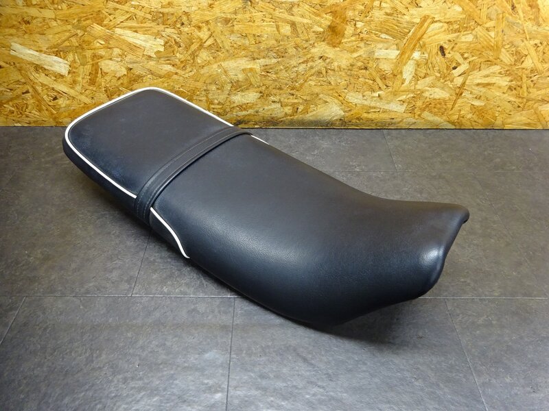 【250732】TW200(DG07J-017)◆ シート 純正ベース カスタムシート フラットシート 張替有 【2JL TW225 DG09J | 中古バイクパーツ通販・買取　ジャンクヤード鳥取　JunkYard