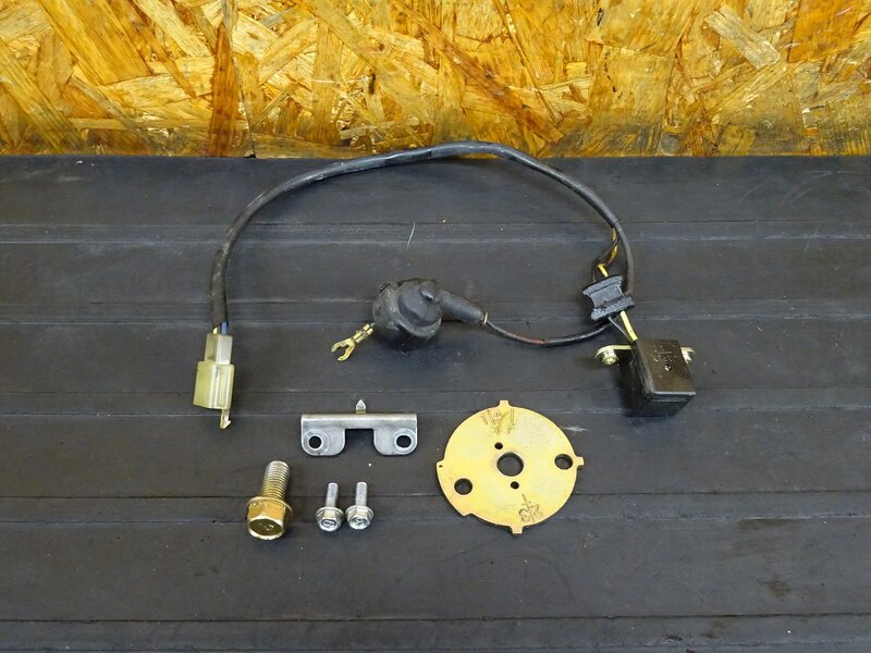 【250804】ZXR250(ZX250C-015)◇ ピックアップコイル パルスセンサー ※エンジンパーツ【検:バリオス ZX250 | 中古バイクパーツ通販・買取　ジャンクヤード鳥取　JunkYard