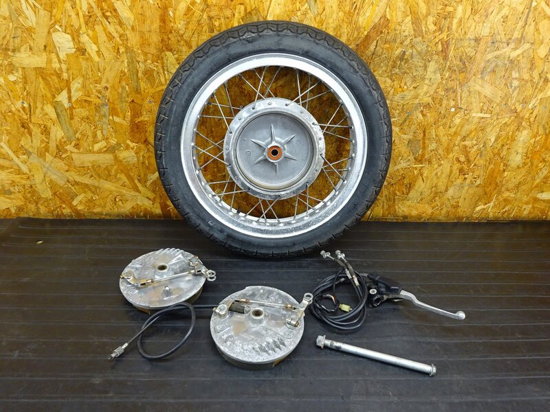 【250805】ST400 テンプター(NK43A-100)◇ フロントホイール 18×2.50 Hリム ダブルドラム シャフト レバー 腐食有 ※検:SR400 【TEMPTER | 中古バイクパーツ通販・買取　ジャンクヤード鳥取　JunkYard