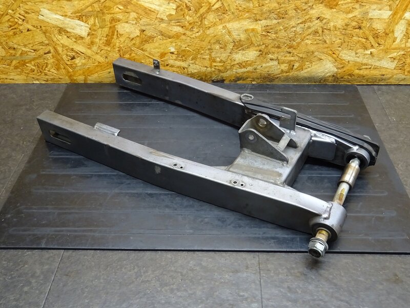 【250808】VTR250(MC33-1020)◆ スイングアーム ピボットシャフト | 中古バイクパーツ通販・買取　ジャンクヤード鳥取　JunkYard