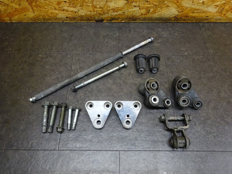 【250824】XJR1300(RP01J-002)◆ エンジンハンガー エンジンマウント 【RP03J | 中古バイクパーツ通販・買取　ジャンクヤード鳥取　JunkYard