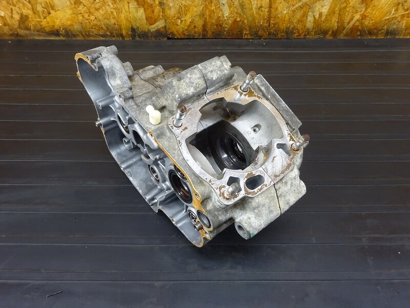【250913】KDX125SR(DX125A-008)● クランクケース左右セット 傷 腐食有 ※エンジンパーツ 検索:200 220 250 | 中古バイクパーツ通販・買取　ジャンクヤード鳥取　JunkYard