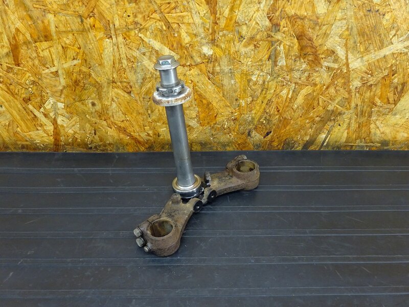 【250914】SR500(1JN-226)◇ ステム アンダーブラケット 錆有 【検索:2J2 SR400 2H6 1JR | 中古バイクパーツ通販・買取　ジャンクヤード鳥取　JunkYard