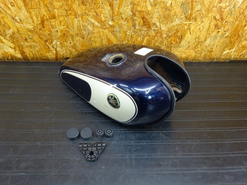 【250914】SR500(1JN-226)◇ 燃料タンク ガソリンタンク フューエルタンク ブッシュ 【検索:2J2 SR400 2H6 1JR | 中古バイクパーツ通販・買取　ジャンクヤード鳥取　JunkYard