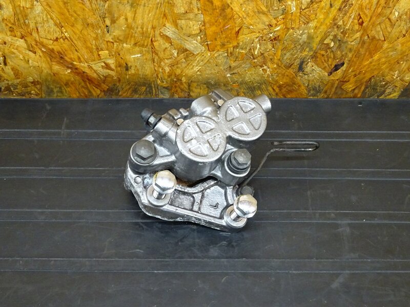【250915】GB400TT(NC20-1011)◇ フロントキャリパー ブレーキキャリパー バッテンキャリパー 固着有 【検索:GB500TT | 中古バイクパーツ通販・買取　ジャンクヤード鳥取　JunkYard