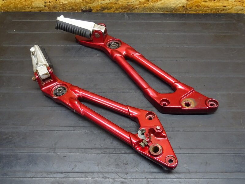 【251035】SRV250(4DN-026)◆ ステッププレート左右セット タンデムステップ左右 破損有 | 中古バイクパーツ通販・買取　ジャンクヤード鳥取　JunkYard