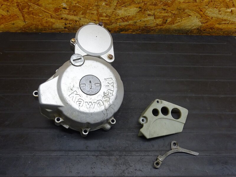 【251107】KLX250(LX250E-A05)◆ エンジンカバー左 ジェネレーターカバー スプロケットカバー ※エンジンパーツ【04’ Dトラッカー | 中古バイクパーツ通販・買取　ジャンクヤード鳥取　JunkYard