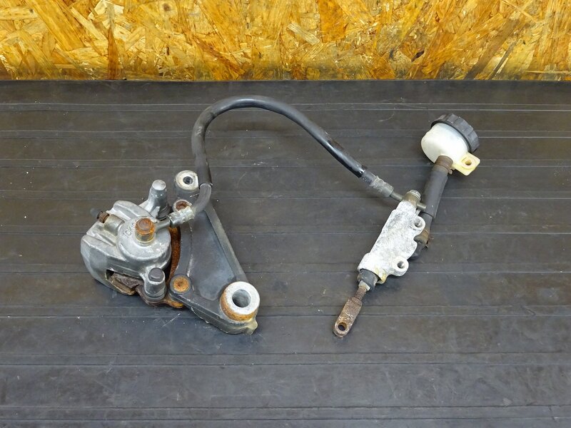 【251120】ZRX400(ZR400E-006)◇ リアブレーキセット ブレーキキャリパー マスター Φ1/2 固着有 ジャンク 【前期 ZRX-2 ZRX-Ⅱ | 中古バイクパーツ通販・買取　ジャンクヤード鳥取　JunkYard