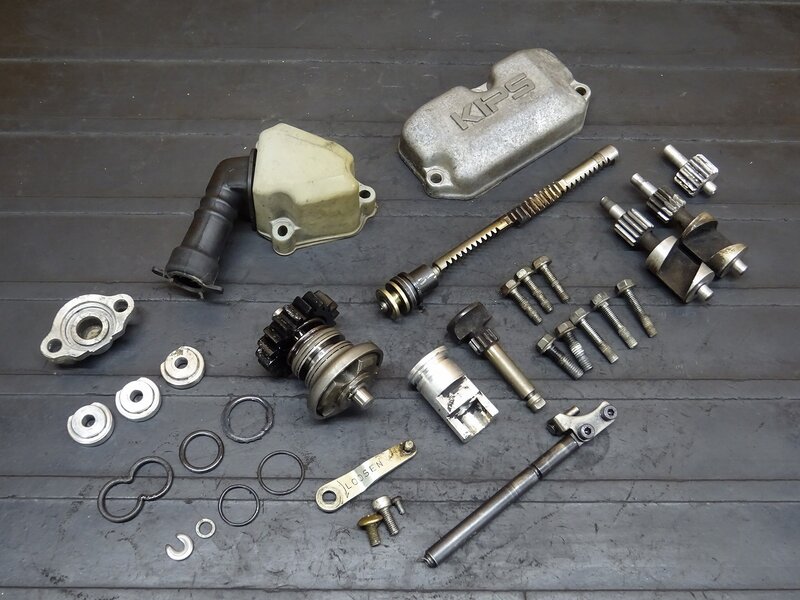 【251118】KDX200SR(DX200G-004)◆ 排気デバイス KIPS 排気バルブ リゾネータカバー 削れ有 ※エンジンパーツ【検索:125 220 250 | 中古バイクパーツ通販・買取　ジャンクヤード鳥取　JunkYard