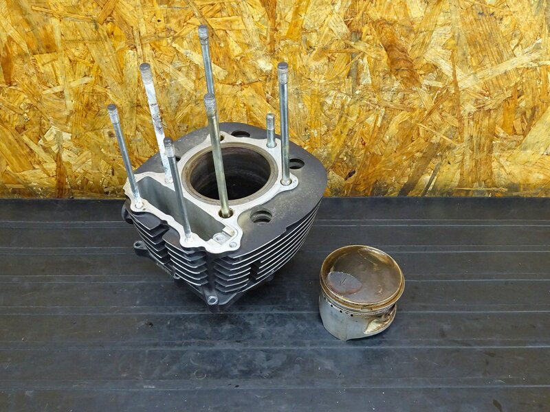 【251201】SR400(1JR-290)◇ シリンダー ピストン 錆有 ※エンジンパーツ 【検:SR500 1JN 2J2 2H6 | 中古バイクパーツ通販・買取　ジャンクヤード鳥取　JunkYard