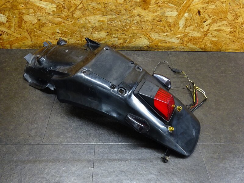 【251202】 CRM250R(MD24-1402)◆ リアフェンダー 社外テールランプ ラフアンドロード ラフ＆ロード 加工/割れ有 | 中古バイクパーツ通販・買取　ジャンクヤード鳥取　JunkYard