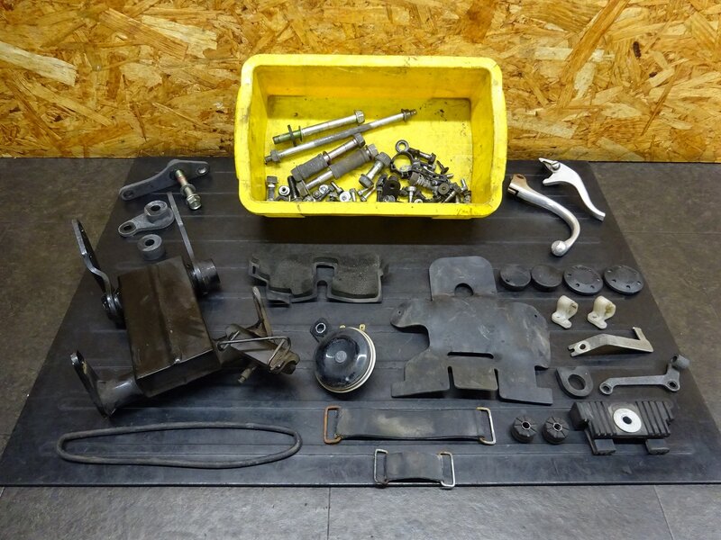 【251206】VTR250(MC33-1602)◆ ボルトセット タンクブッシュ エンジンハンガー マウント ホーン 【Fi | 中古バイクパーツ通販・買取　ジャンクヤード鳥取　JunkYard