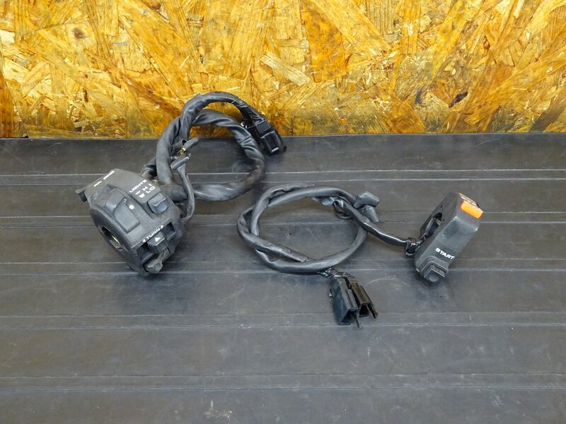 【251212】CBR250RR(MC22-1052)◇ ハンドルスイッチ左右セット スイッチボックス キルスイッチ 回り止め破損有 【規制前 | 中古バイクパーツ通販・買取　ジャンクヤード鳥取　JunkYard