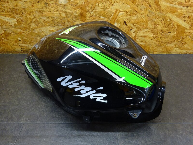 【251220】Ninja250(EX250L-019)◆ 燃料タンク ガソリンタンク フューエルタンク 凹み有 【ABS付 | 中古バイクパーツ通販・買取　ジャンクヤード鳥取　JunkYard