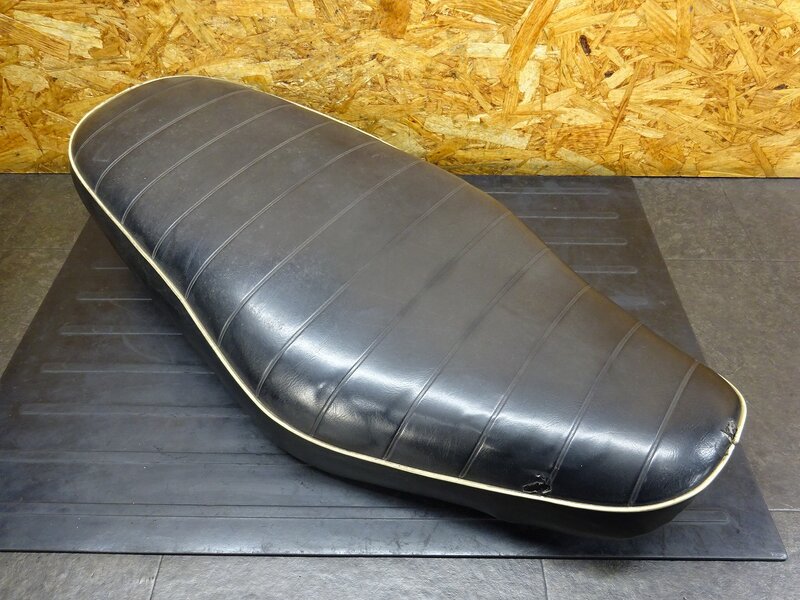 【251227】W650(EJ650A-004)◆ シート 張替？ 汚れ/破れ有 【検索:W400 EJ400A | 中古バイクパーツ通販・買取　ジャンクヤード鳥取　JunkYard