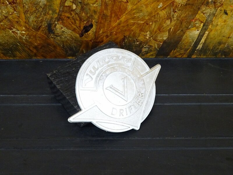 【251231】バルカン400ドリフター(VN400D-000)◇ タンクエンブレム 腐食/傷有 | 中古バイクパーツ通販・買取　ジャンクヤード鳥取　JunkYard