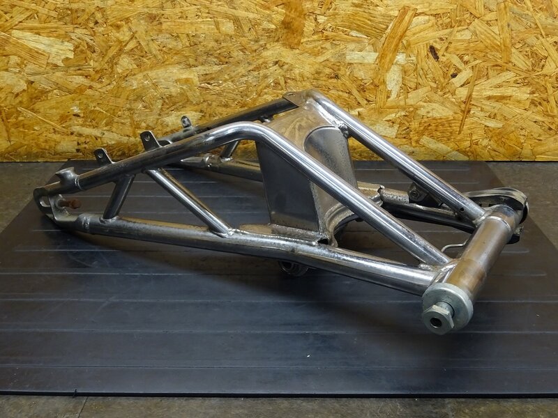 【260103】SDR200(2TV-000)◆ スイングアーム ピボットシャフト | 中古バイクパーツ通販・買取　ジャンクヤード鳥取　JunkYard