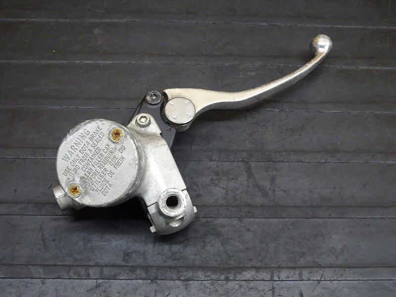 【260116】バルカン400(VN400A-017)◆ フロントブレーキマスター マスターシリンダー Φ1/2 削れ有 | 中古バイクパーツ通販・買取　ジャンクヤード鳥取　JunkYard