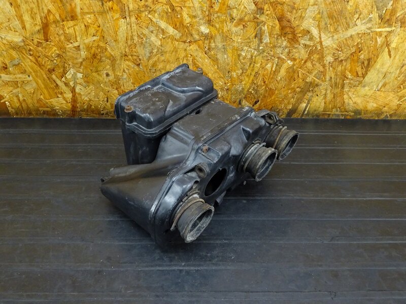 【260115】ゼファー400(ZR400C-054)◇ エアクリーナーボックス エアクリボックス エアクリ 【C4 | 中古バイクパーツ通販・買取　ジャンクヤード鳥取　JunkYard