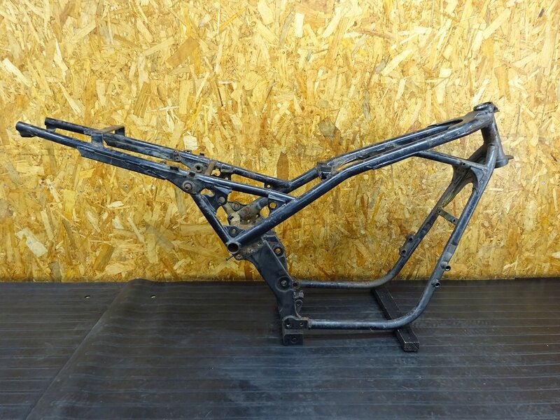 【260115】ゼファー400(ZR400C-054)◇ 書付中古フレーム メインフレーム 錆/割れ有 【C4 | 中古バイクパーツ通販・買取　ジャンクヤード鳥取　JunkYard