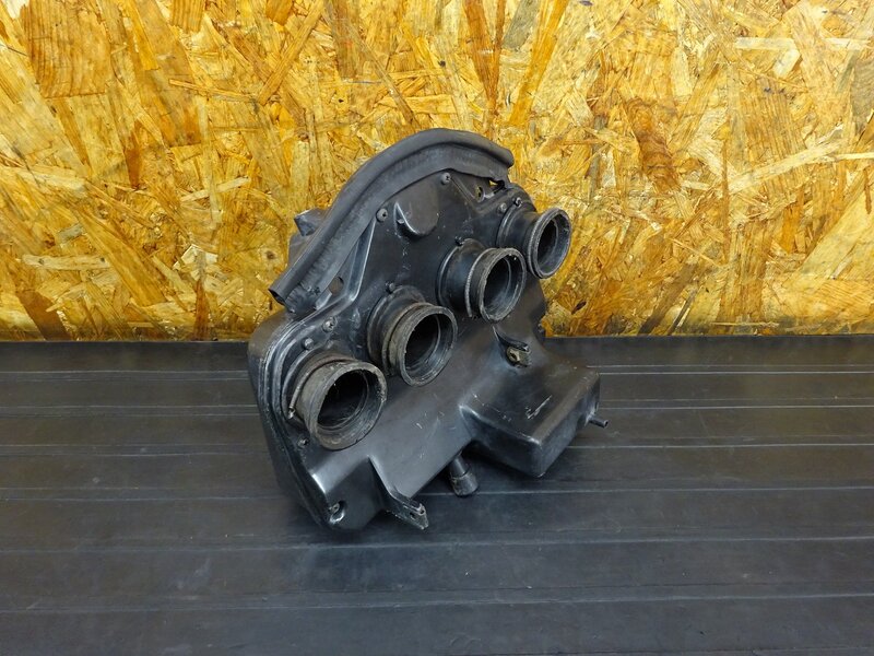 【260209】ZRX-Ⅱ(ZR400E-302)◇ エアクリーナーボックス エアクリボックス エアクリ 削れ/劣化有 【ZRX-2 ZRX400 | 中古バイクパーツ通販・買取　ジャンクヤード鳥取　JunkYard