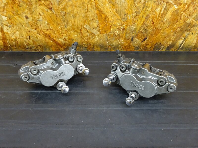 【260301】ZZR400(ZX400N-008)◇ フロントキャリパー左右セット ブレーキキャリパー TOKICO トキコ 62mm 【ZZ-R400 | 中古バイクパーツ通販・買取　ジャンクヤード鳥取　JunkYard