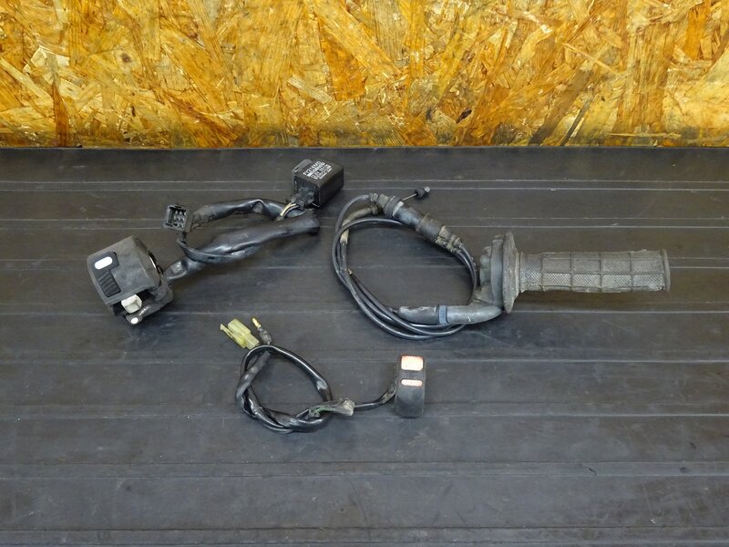 【260308】CRM50(AD13-1100)◇ ハンドルスイッチ左右セット スイッチボックス キルスイッチ スロットル 【後期 検:CRM80 | 中古バイクパーツ通販・買取　ジャンクヤード鳥取　JunkYard