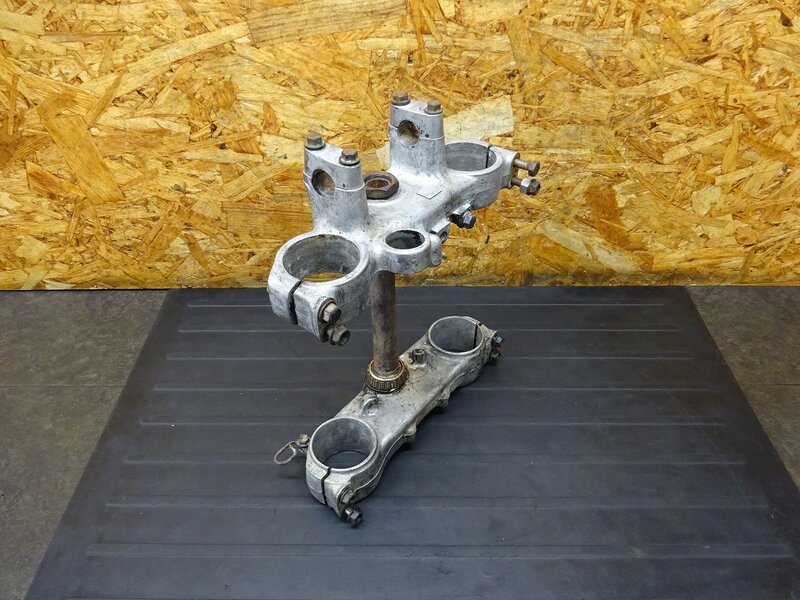 【260314】CRM250AR(MD32-1000)◆ ステム アンダーブラケット トップブリッジ 色塗り有 【検索：CRM250R MD24 | 中古バイクパーツ通販・買取　ジャンクヤード鳥取　JunkYard